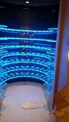 La tienda del diseño gráfico perforó el vidrio moderado claro de 8m m