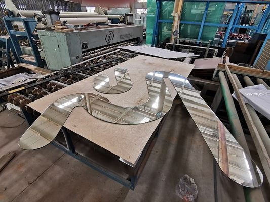 El CNC Scratchproof procesó los paneles de cristal estándar de 2440x5000m m