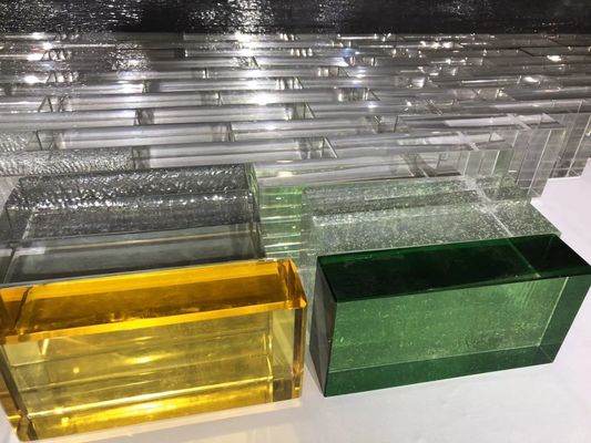 El edificio de oficinas SGCC 19m m ve a través del bloque de cristal